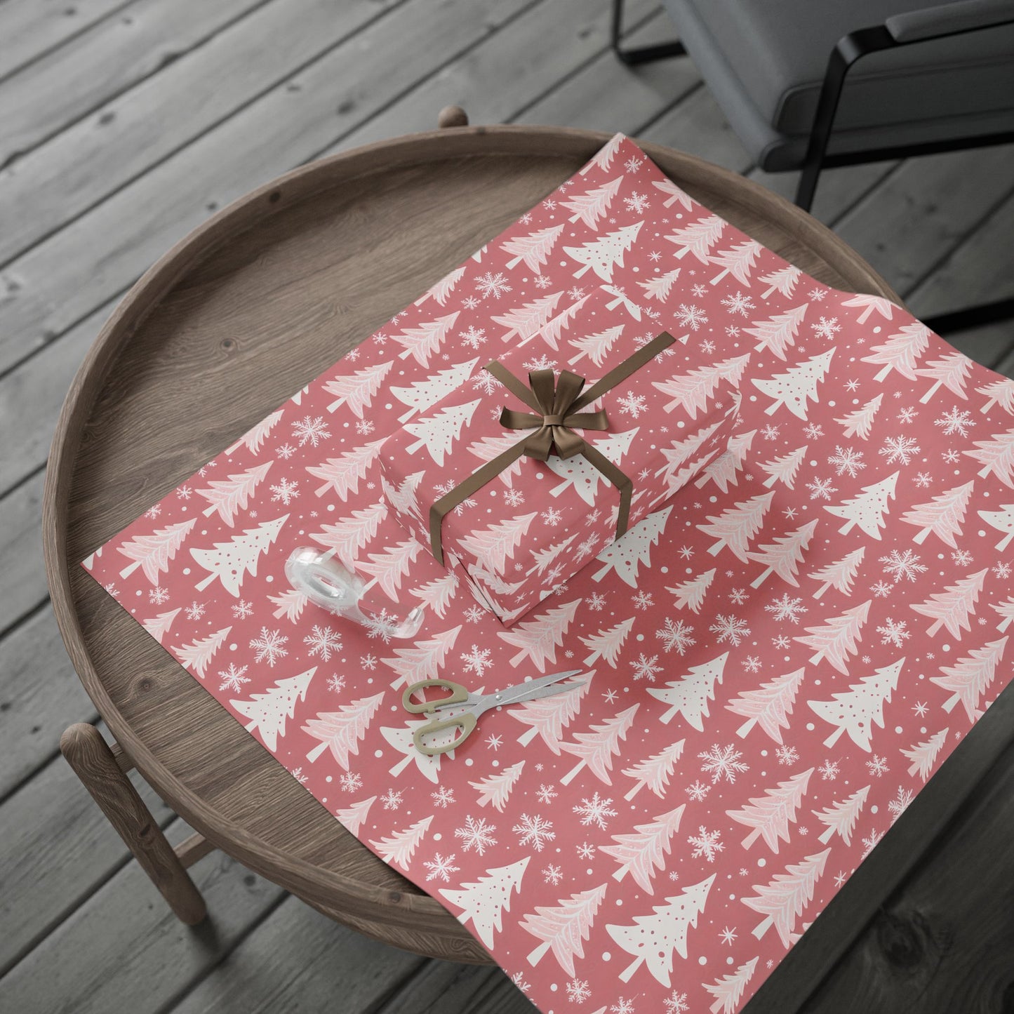 Blush Blizzard – Chic Pink Tree
