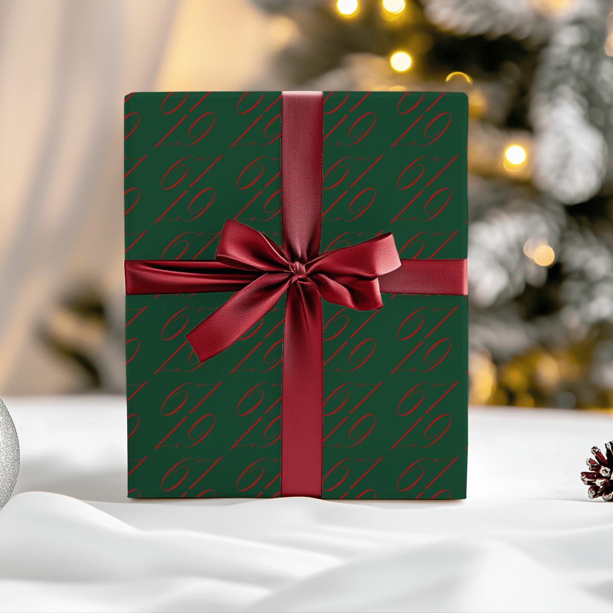 67 Chic – Modern Minimalist Holiday Wrapping Paper