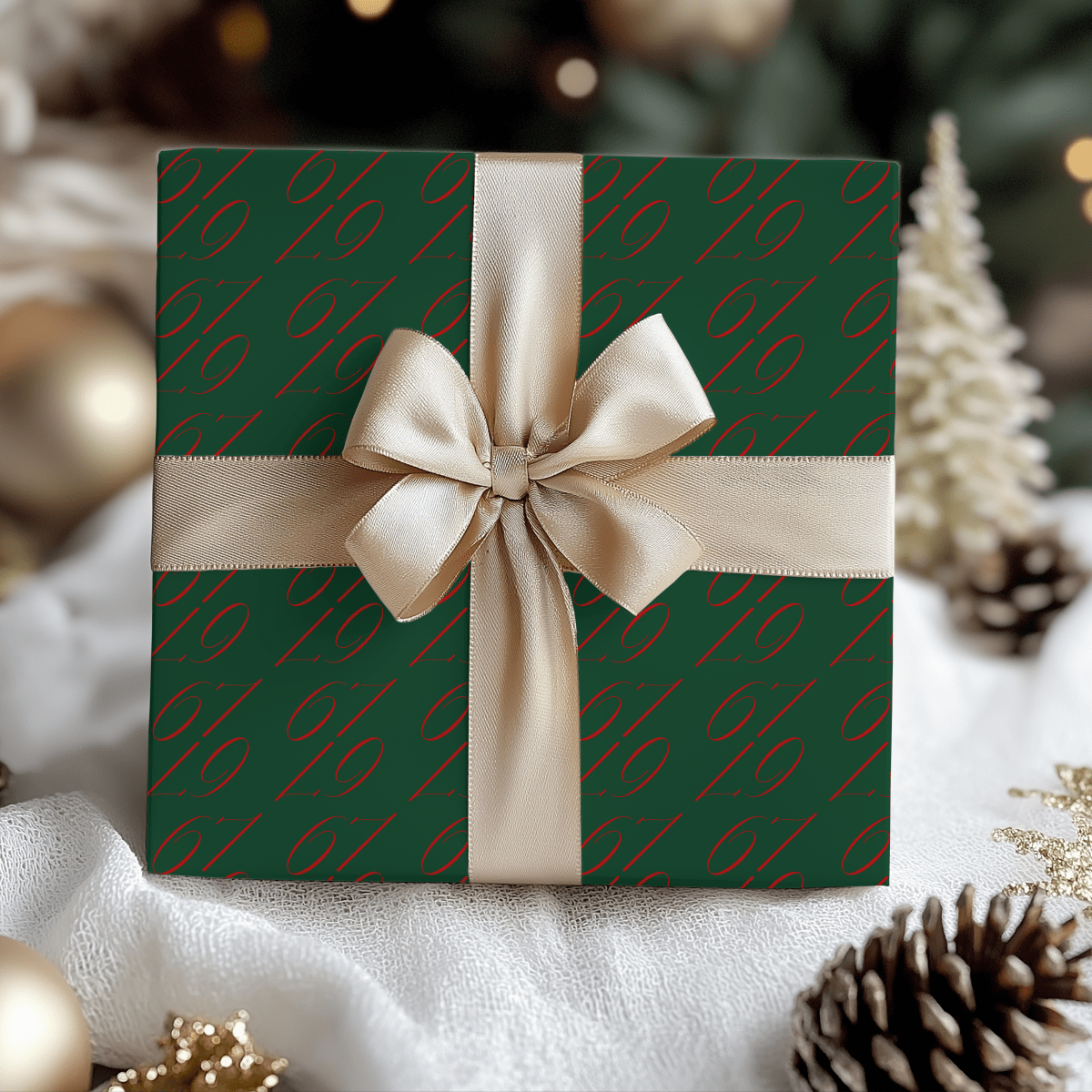 67 Chic – Modern Minimalist Holiday Wrapping Paper